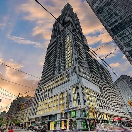 Cozy Condo Near Eatoncentre Mall Toronto Exterior photo